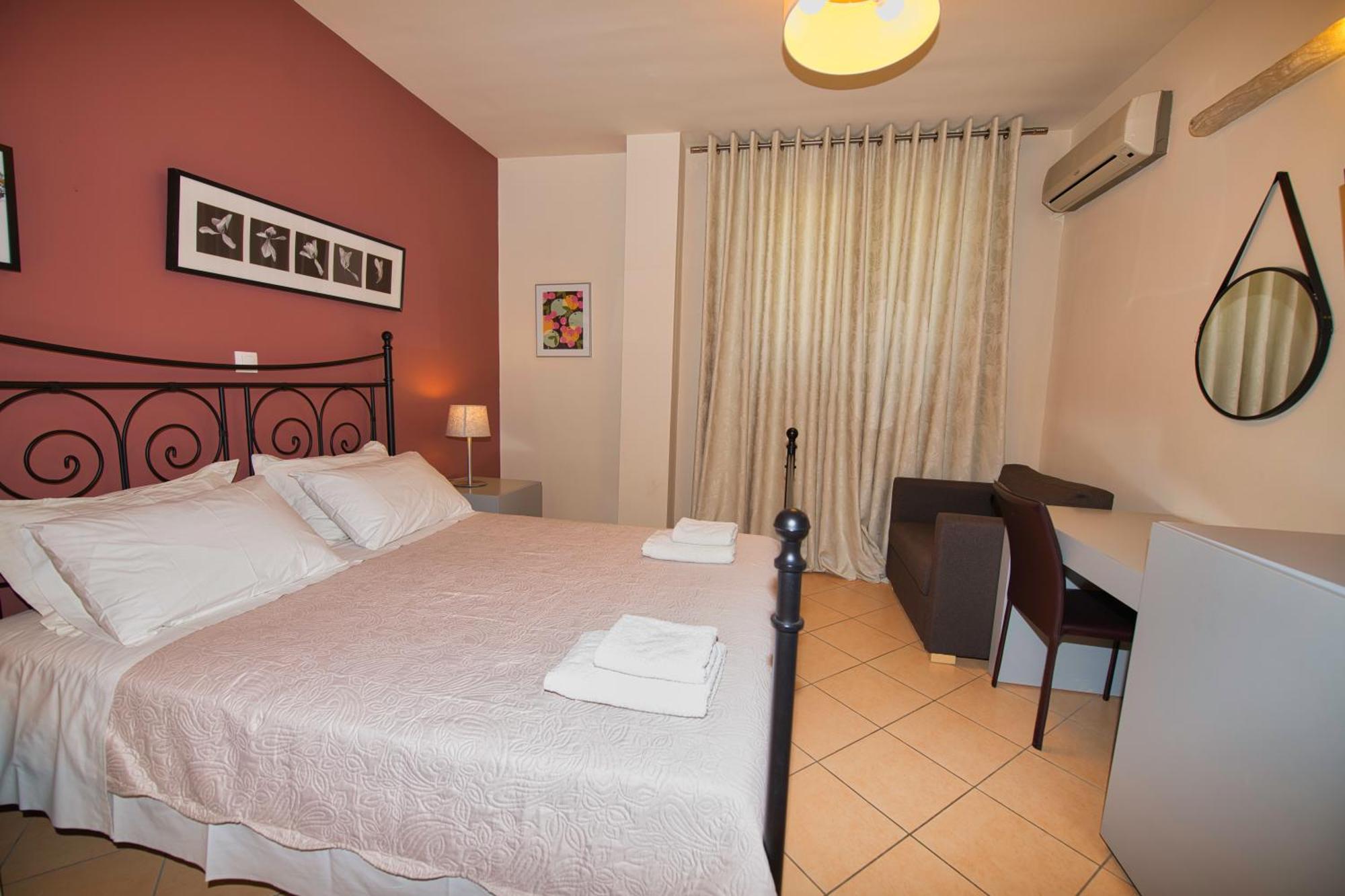 Marini Luxury And Apartment Aegina
